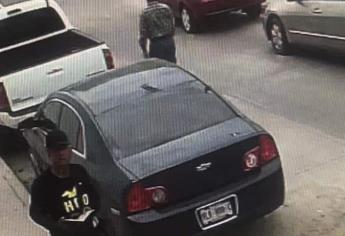 Captan a supuesto cuidacarros robando autopartes a plena luz del día