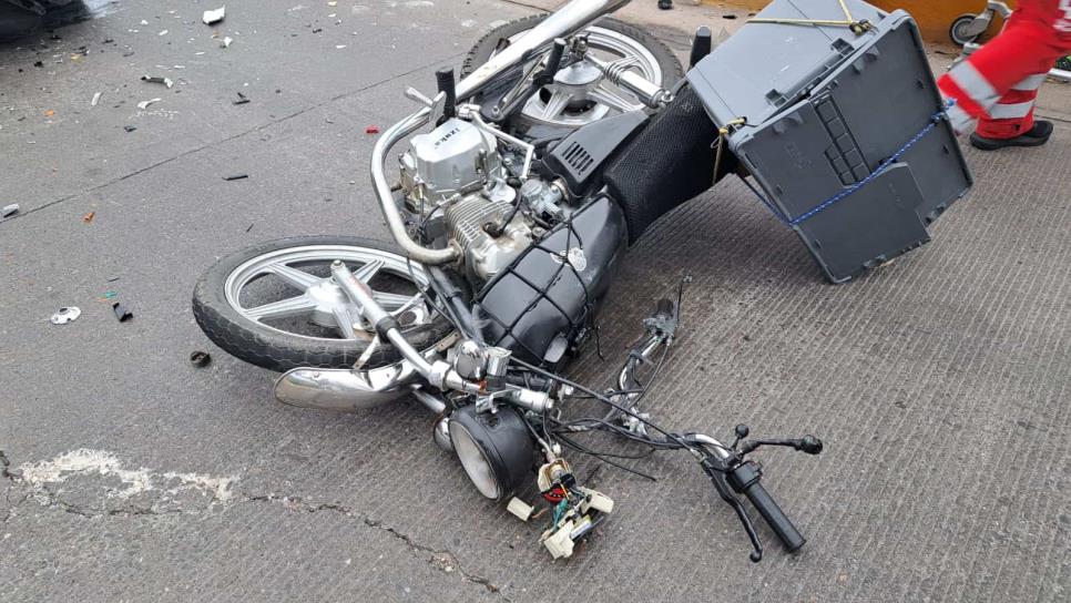 Motociclista viajaba en sentido contrario y termina  accidentado, en Culiacán