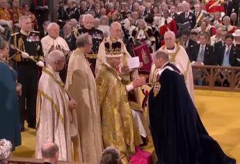 El príncipe de Gales se arrodilló ante su padre, el rey Carlos III, y le juró lealtad