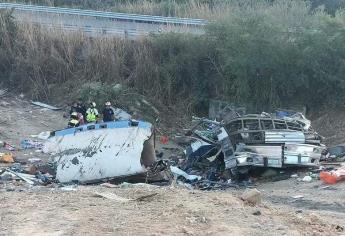 Camionazo deja 8 muertos; transportaban flores para el Día de las Madres