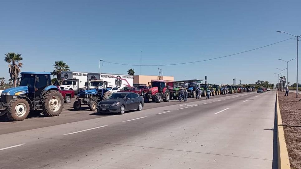 Productores listos para manifestarse, movilizan tractores a Topolobampo 