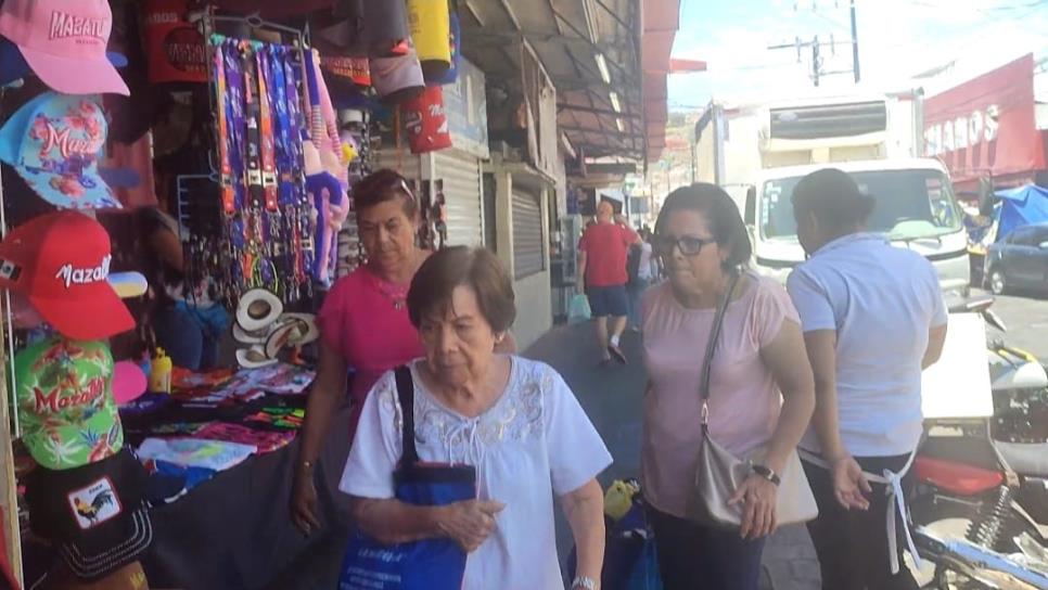 Madres en Mazatlán no quieren regalos caros en su día; adivina qué quieren