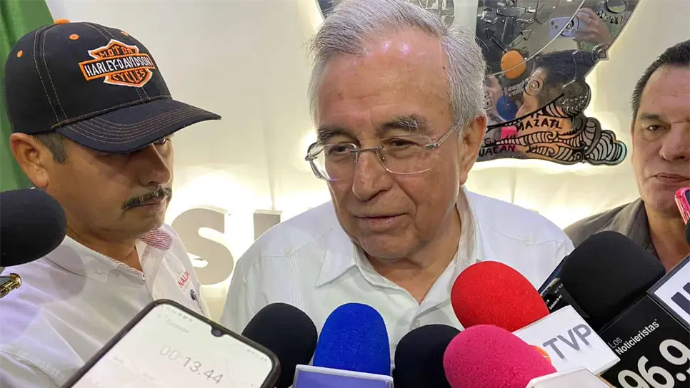 Rocha Moya atendiendo a los medios. FOTO: Luz Noticias