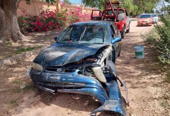 Conductora pierde el control de su vehículo y cae a un canal en Los Mochis; recién había comprado el carro