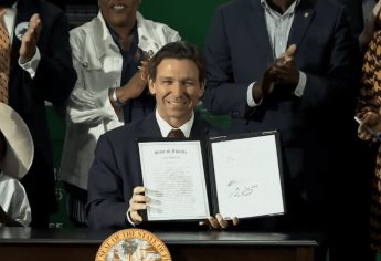 Gobernador de Florida firma polémica ley antiinmigrantes