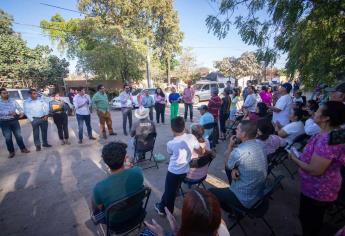 Juan de Dios Gámez se compromete a pavimentar calles la colonia El Barrio, en Culiacán