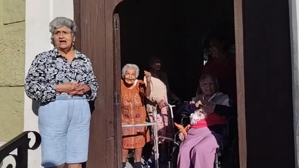 VIDEO | Así festejan a madres del asilo de ancianos en El Rosario, Sinaloa