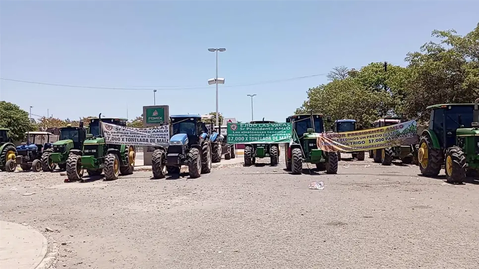 Productores de Sinaloa se amparan para no ser detenidos por manifestación en Pemex. | FOTO: Esthela García.