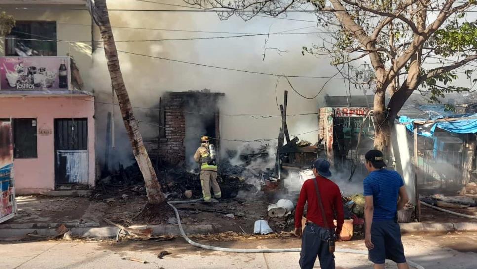 Por cuarta vez, se incendia casa de un hombre pepenador en Los Mochis