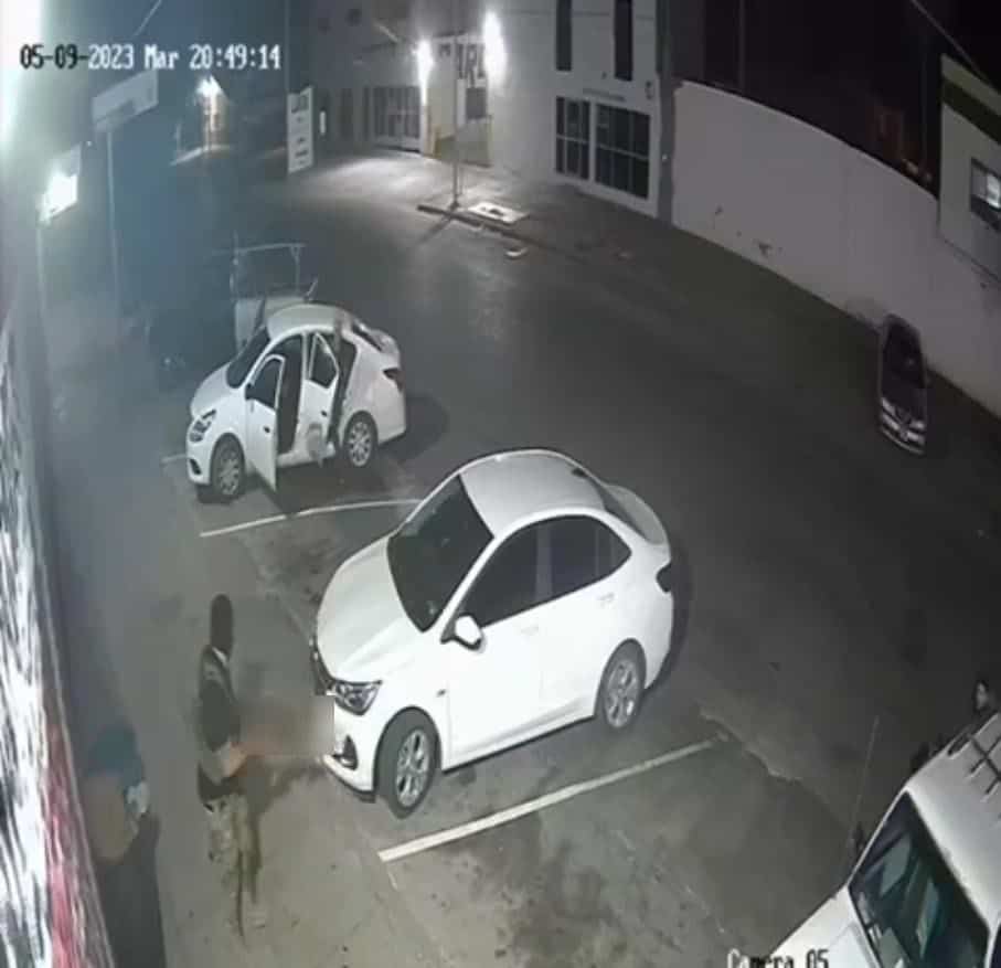 Momento exacto del ataque a la florería en Los Mochis. | FOTO: Captura de pantalla.