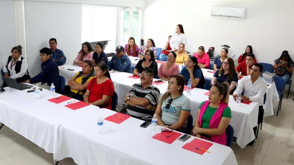 DIF Ahome imparte curso de capacitación para mejorar atención en albergues de jornaleros agrícolas.