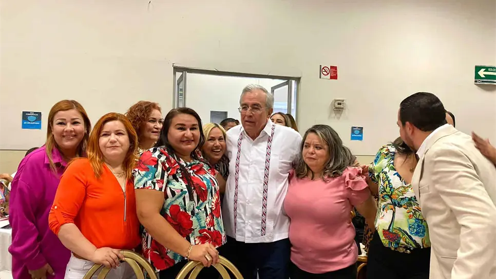 Rocha Moya les celebra el Día de las Madres a trabajadoras del Estado