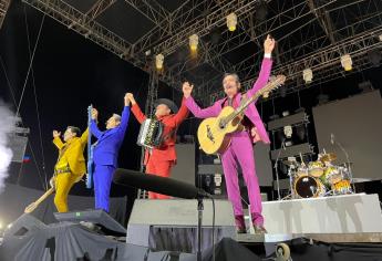 Miles de personas disfrutan del concierto de Los Tigres del Norte en Mazatlán