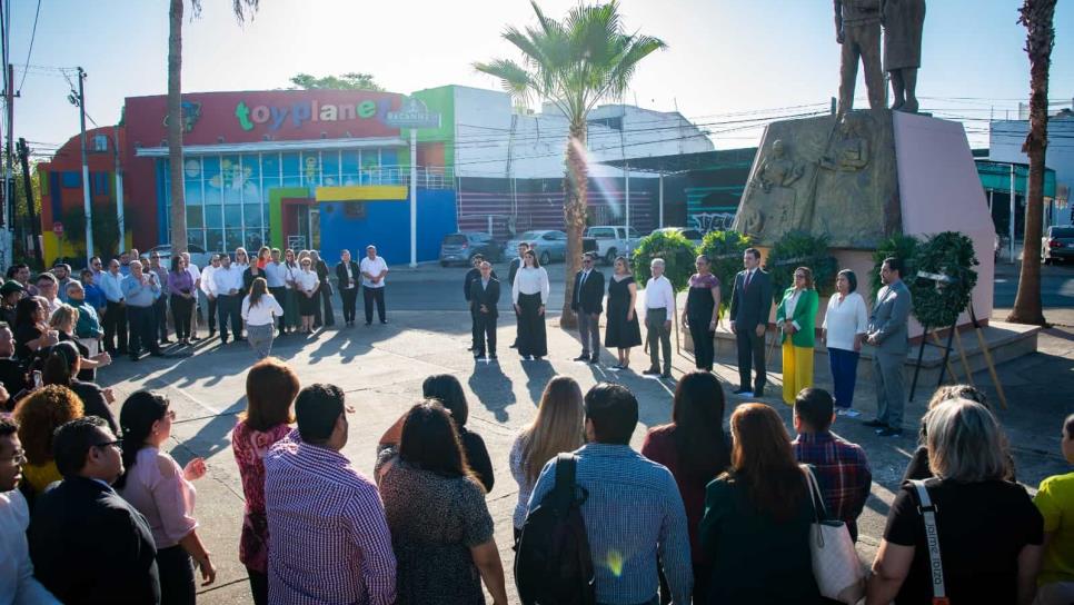 Ayuntamiento de Culiacán celebra a maestras y maestros en su día