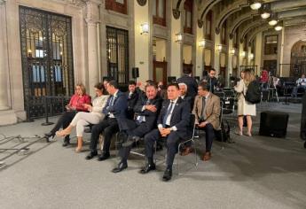 AMLO anuncia aumento salarial para los maestros de México