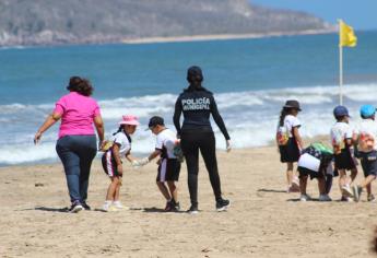 Niños ponen el ejemplo y recolectan basura en playas de Mazatlán