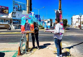 Retiran espectaculares de publicidad en Mazatlán por no contar con los permisos correspondientes.