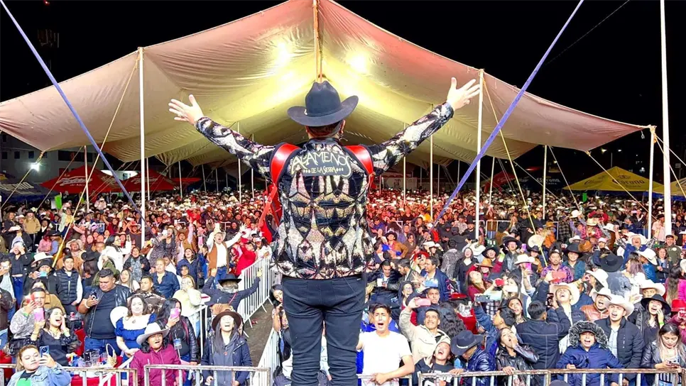 Cantante de Alameños de la Sierra era rockero en sus inicios