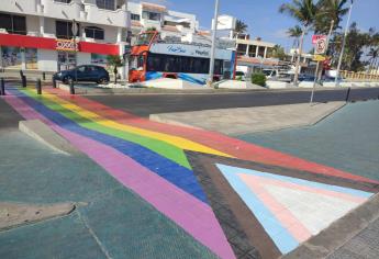 Cruce peatonal LGBTQIA+ en letras de Mazatlán divide opiniones
