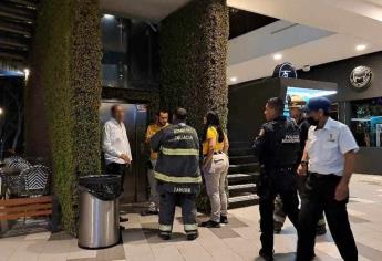 Tres personas resultan atrapadas en un elevador de la colonia Guadalupe, en Culiacán