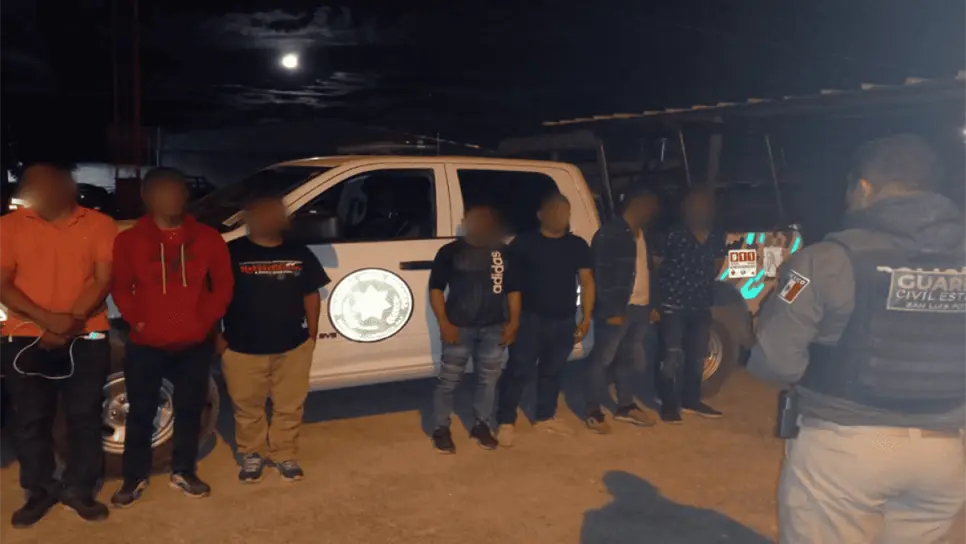 Rescatan a 49 migrantes secuestrados en autobús en límites de NL y SLP. | FOTO: El Heraldo.