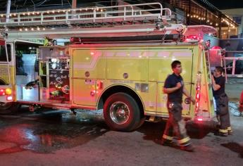 Se incendia un taxi durante la madrugada en la colonia Los Pinos, en Culiacán