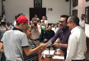 Más de mil becas entrega Ayuntamiento de Culiacán en apoyo a hijos de empleados del Stasac