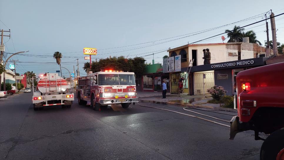 Se incendia local comercial en el sector Scally de Los Mochis