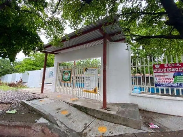 Año con año, cientos de escuelas en Sinaloa sufren por el calor. FOTO: Luz Noticias