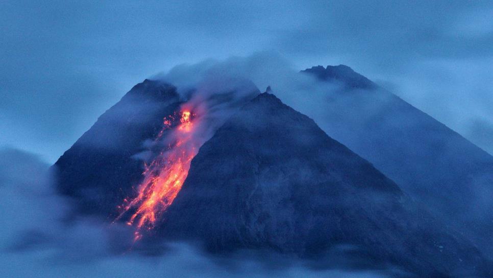 Despierta otro volcán; ahora el Merapi con una violenta erupción