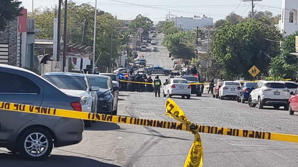 Camioneta artillada de la Policía Estatal choca contra vehículo particular en Culiacán | VIDEO