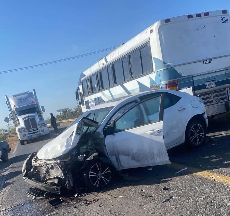 Se accidenta autobús de estudiantes universitarios de Escuinapa