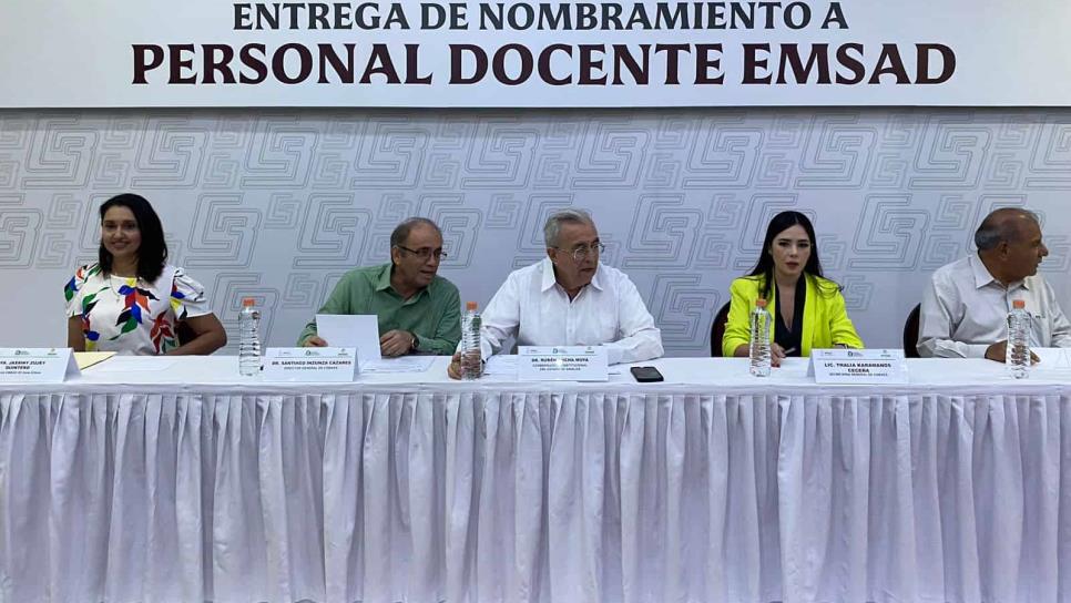 Gobernador de Sinaloa entrega plazas definitivas a 208 maestros del sistema EMSAD de Cobaes