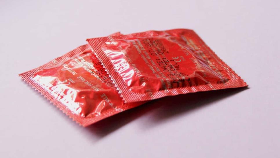 Hombres llevan condones hasta los funerales, revela estudio