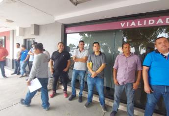 Se manifiestan vendedores de carros en Los Mochis,  piden módulo Repuve en Sinaloa
