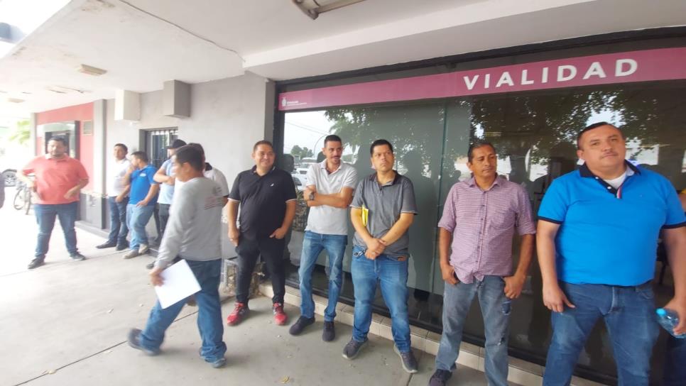 Se manifiestan vendedores de carros en Los Mochis,  piden módulo Repuve en Sinaloa