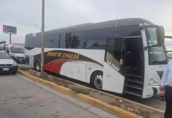 Dos motociclistas terminan bajo un camión en un choque en Culiacán
