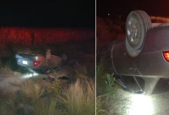 Mochitense vuelca en Guasave y deja abandonado el vehículo