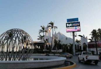 Municipio de Mazatlán busca retirar esfera millonaria que inauguró el «Químico» frente al Valentinos