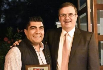 Tras casos de «coyotaje», renuncia el Director General de Pasaportes Federal, Carlos Candelaria