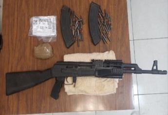 Mandan por paquetería un AK-47, cargadores y cartuchos; los asegura la FGR al llegar a Los Mochis