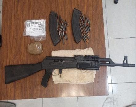 Mandan por paquetería un AK-47, cargadores y cartuchos; los asegura la FGR al llegar a Los Mochis