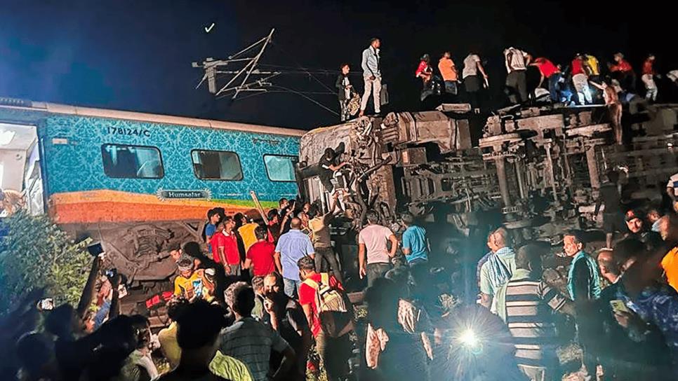 Imágenes del trágico choque de trenes en India