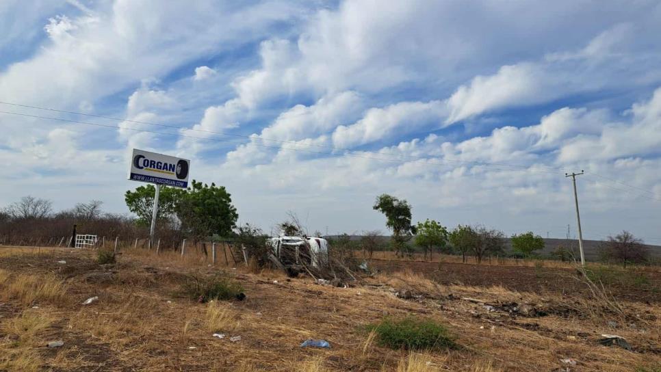 Una unidad de lujo es localizada destrozada en el rancho San Clemente, en Culiacán