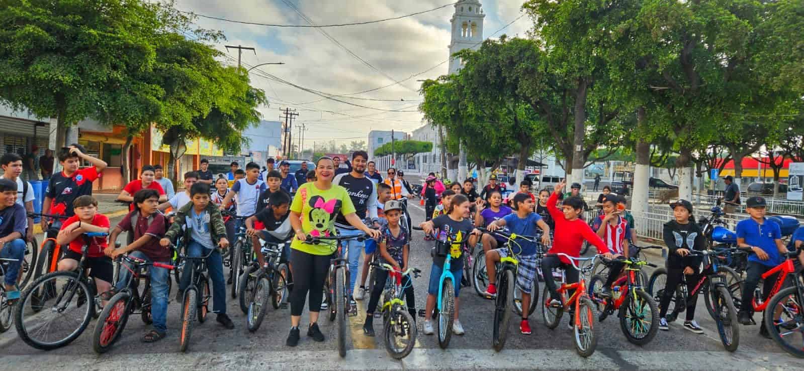 Navolatenses ruedan en el Dia Mundial de la Bicicleta. FOTO: Cortesía