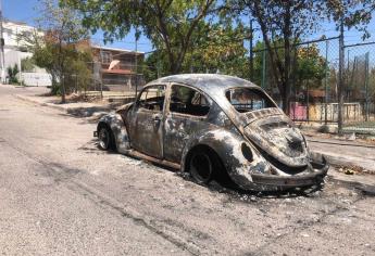 Vochito se incendia y termina calcinado en la Rafael Buelna, en Culiacán