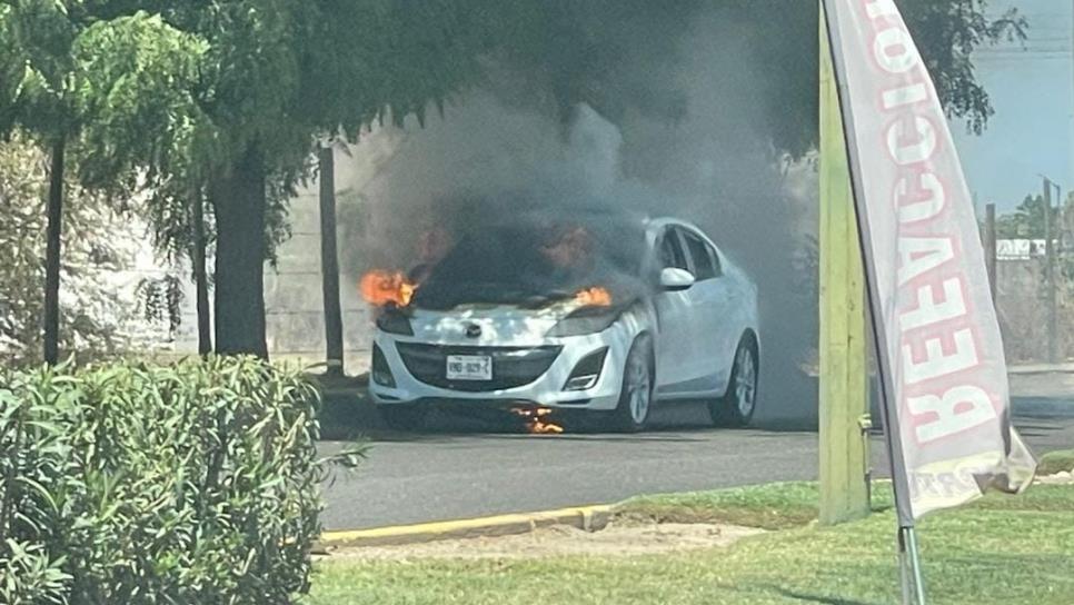  Se incendia un vehículo por el bulevar a Valle Alto en Culiacán | Luz  Noticias