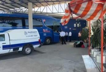 Adulto mayor muere en autobús cuando regresaba de la frontera a Guasave