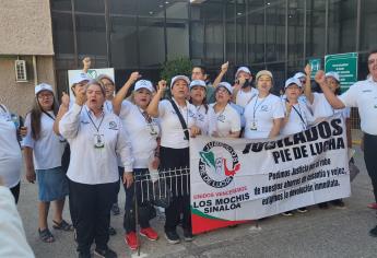 Jubilados del IMSS se manifiestan por el robo de sus pensiones