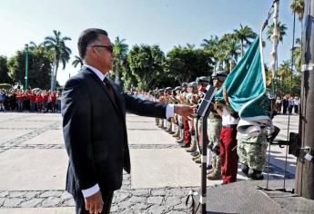 Fomentan el civismo y respeto a símbolos patrios